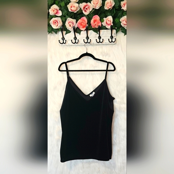 Old Navy Classic Black Velvet V Neck Camisole NWOT - Picture 2 of 5